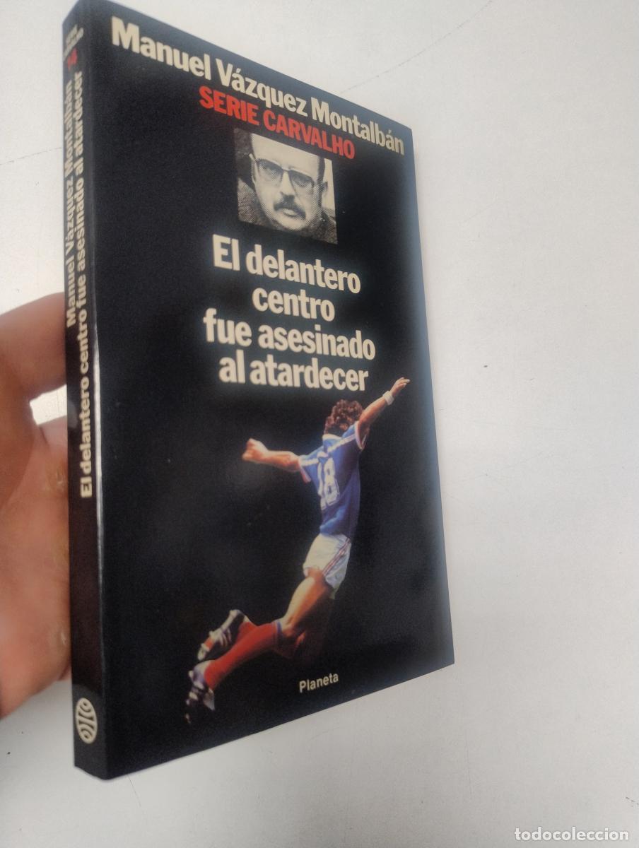 Libros de segunda mano: El delantero centro fue asesinado al atardecer - V&aacute;zquez Montalb&aacute;n, Manuel