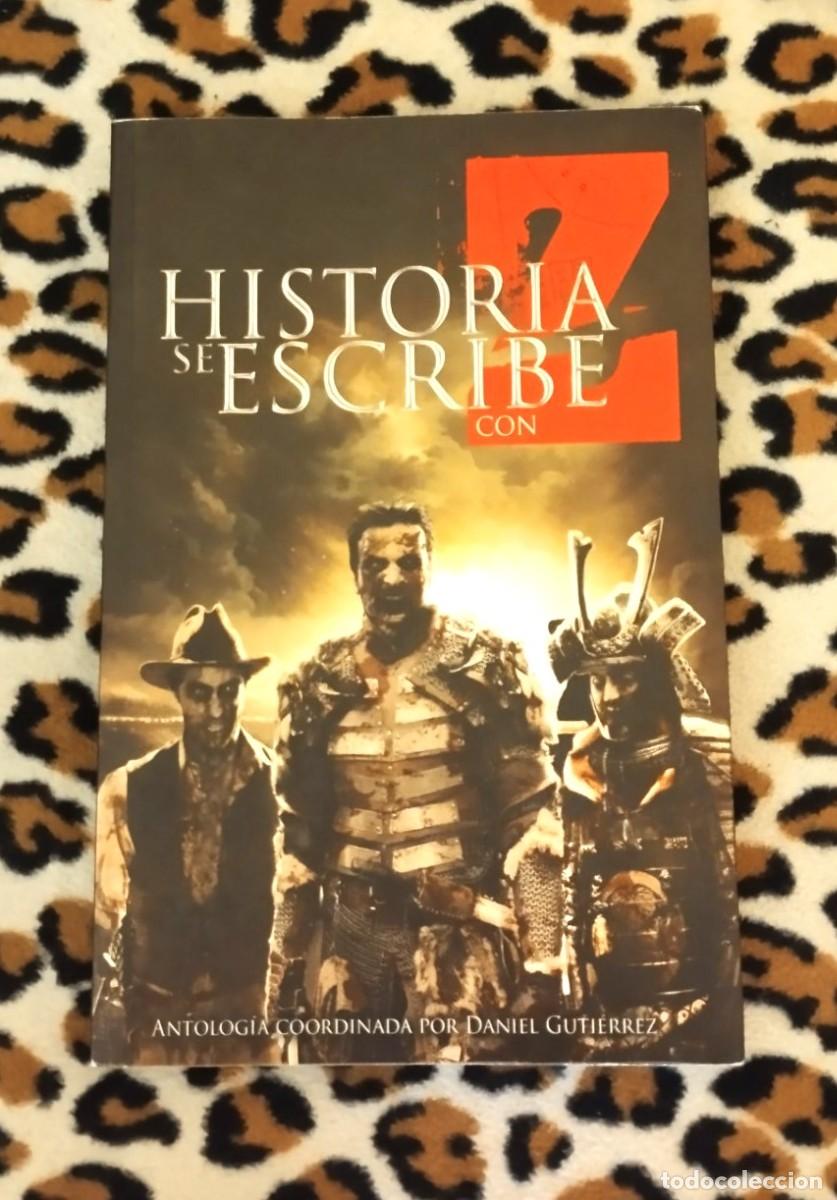 Libros de segunda mano: HISTORIA SE ESCRIBE CON Z - RELATOS DE ZOMBIES - VV.AA. - KELONIA EDITORIAL 2013 - DIF&Iacute;CIL
