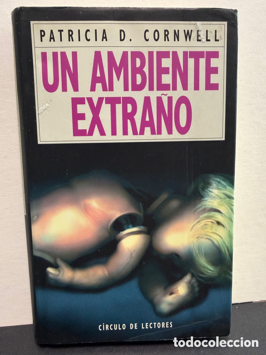 Libros de segunda mano: Patricia D. Cornwell - Un ambiente extra&ntilde;o (C&iacute;rculo de Lectores)