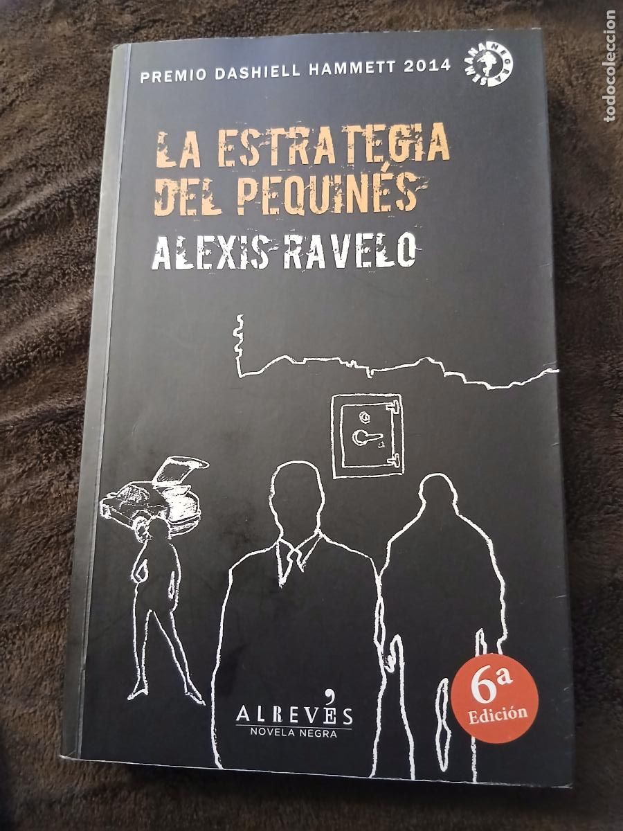 Libros de segunda mano: LA ESTRATEGIA DEL PEQUINES. ALEXIS RAVELO. ALREVES. NOVELA NEGRA