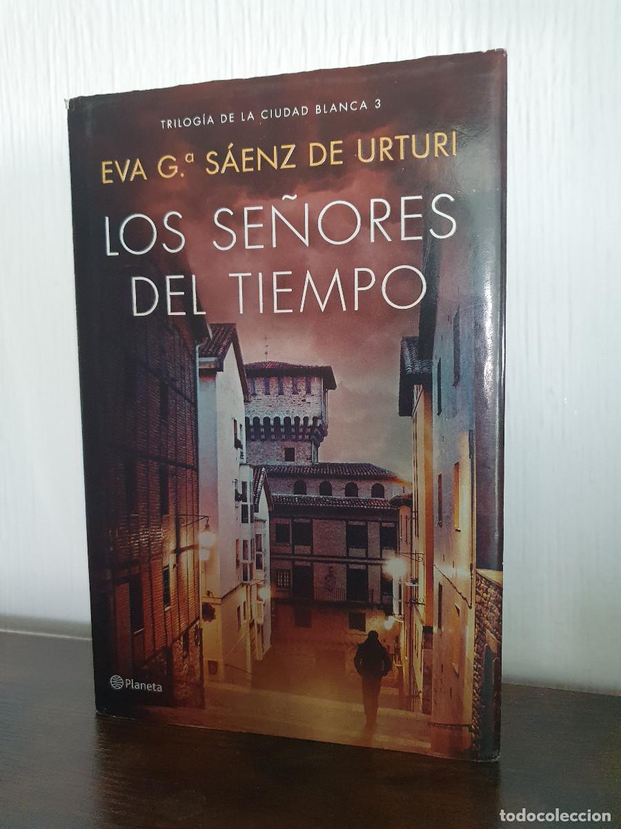 Libros de segunda mano: LOS SE&Ntilde;ORES DEL TIEMPO - Eva Garc&iacute;a S&aacute;enz de Urturi