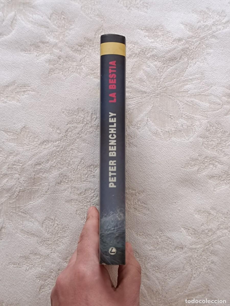 Libros de segunda mano: La bestia de Peter Benchley - Foto 3