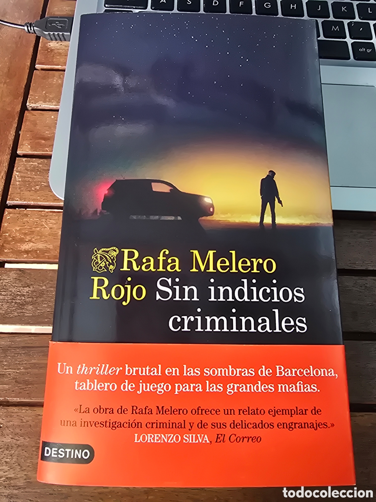 Libros de segunda mano: Sin indicios criminales Rafa Melero Rojo Editorial DESTINO 2026 novela negra Terror y misterio