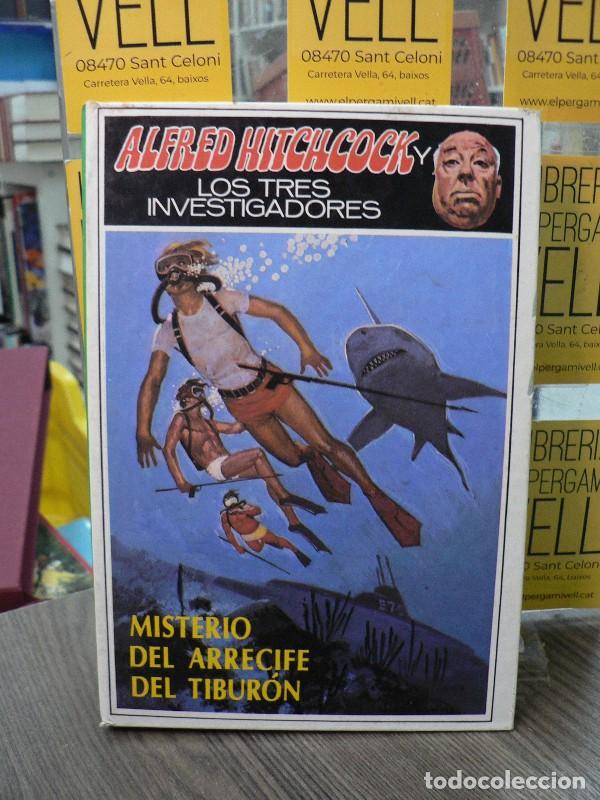 Libros de segunda mano: Misterio del Arrecife del Tibur&oacute;n - Arden, William - Editorial Molino - Alfred Hitchcock, N&ordm; 30