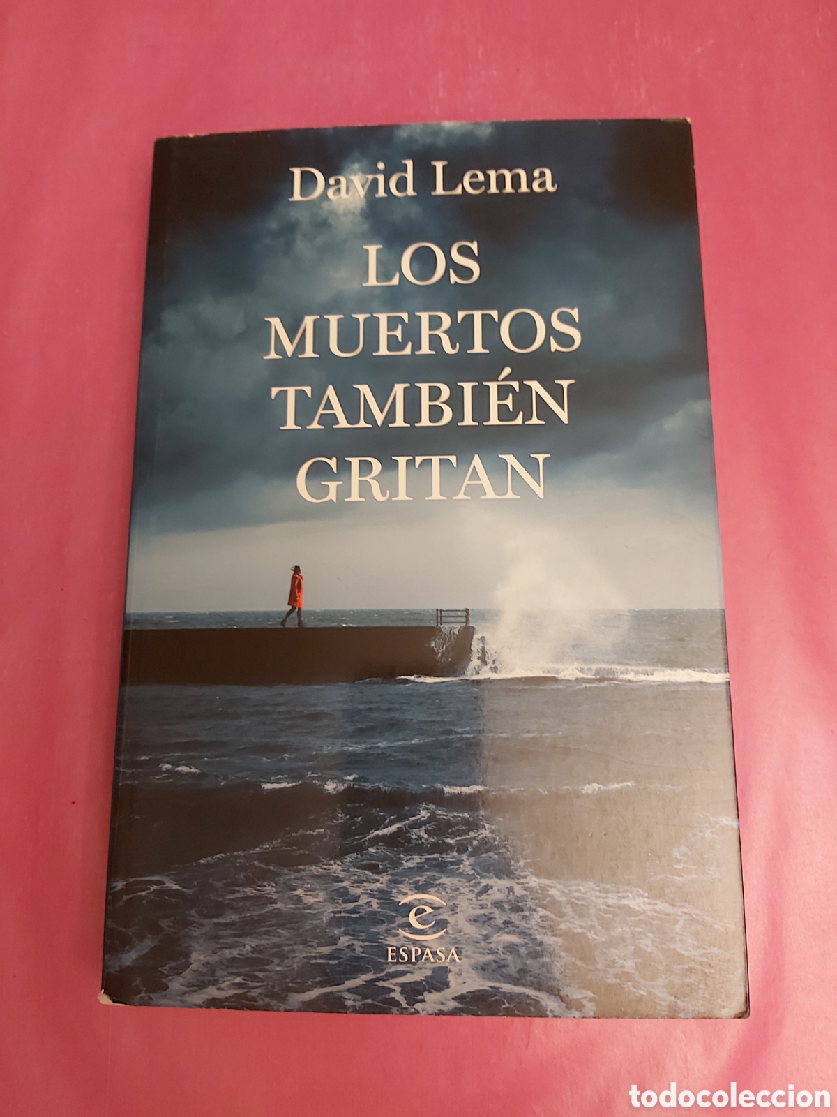 Libros de segunda mano: LOS MUERTOS TAMBI&Eacute;N GRITAN DAVID LEMA ESPASA PRIMERA EDICI&Oacute;N 2023