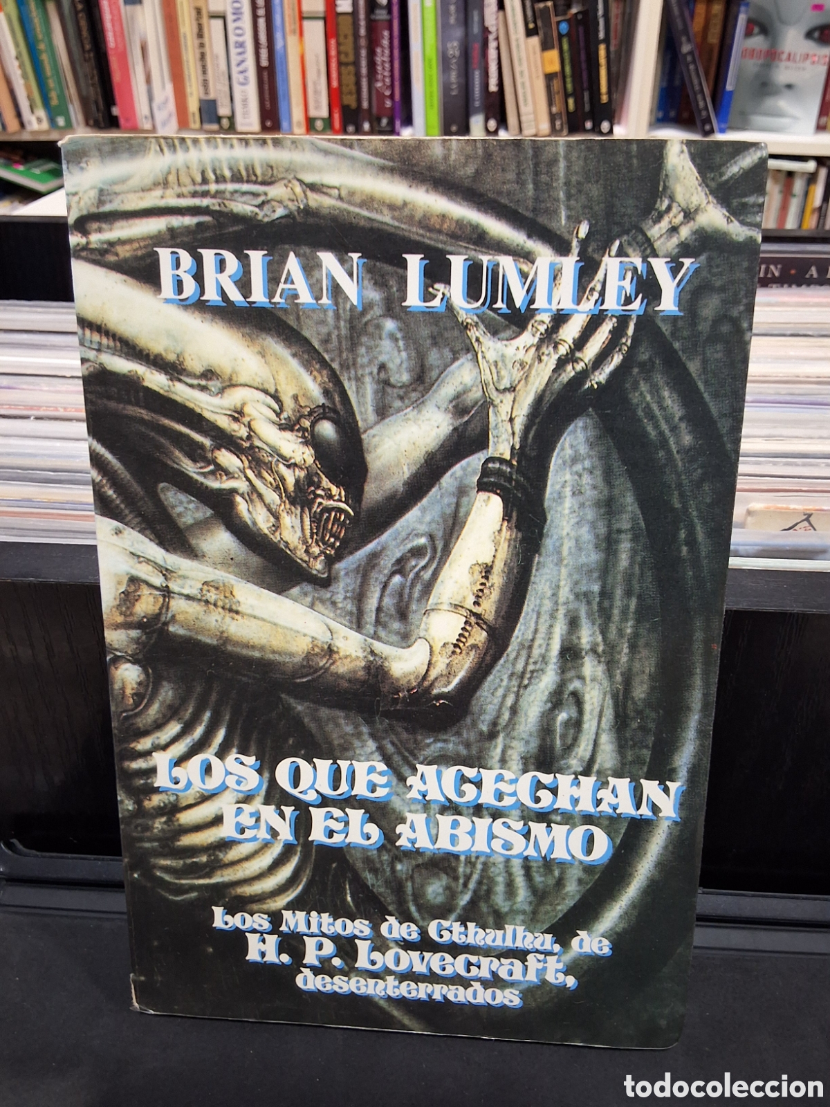 Second hand books: LOS QUE ACECHAN EL EL ABISMO - BRIAN LUMLEY - LOS MITOS DE CTHULHU DE H.P. LOVECRAFT, DESENTERRADOS