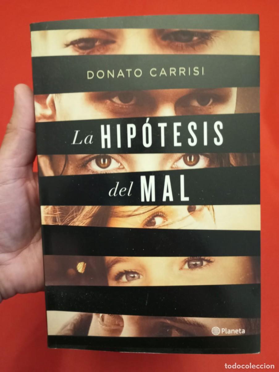 Libros de segunda mano: LA HIP&Oacute;TESIS DEL MAL. DONATO CARRISI. 1&ordf; EDICI&Oacute;N. ENERO DEL 2015.