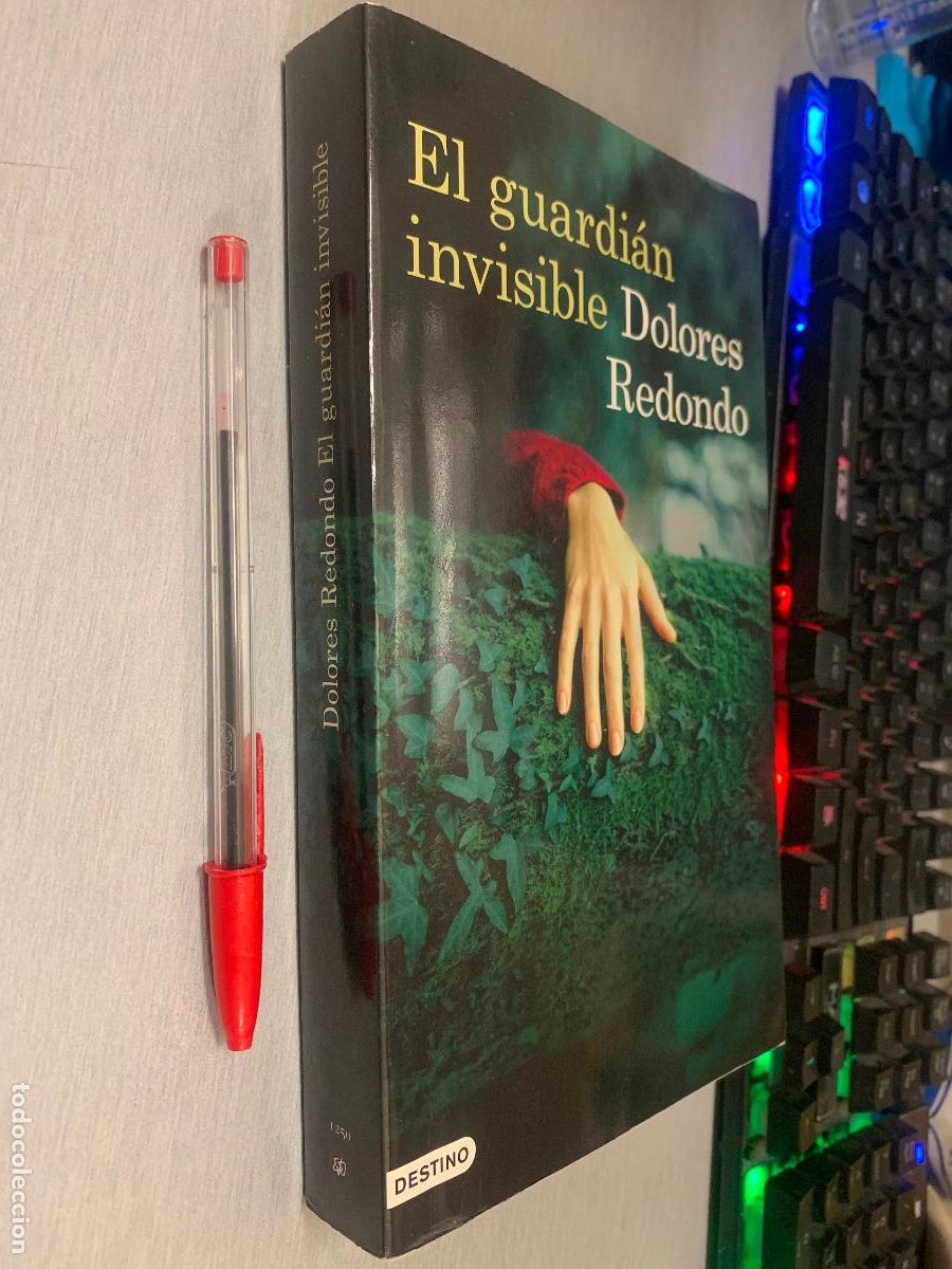 Libros de segunda mano: EL GUARDI&Aacute;N INVISIBLE / DOLORES REDONDO / ED. DESTINO 2013