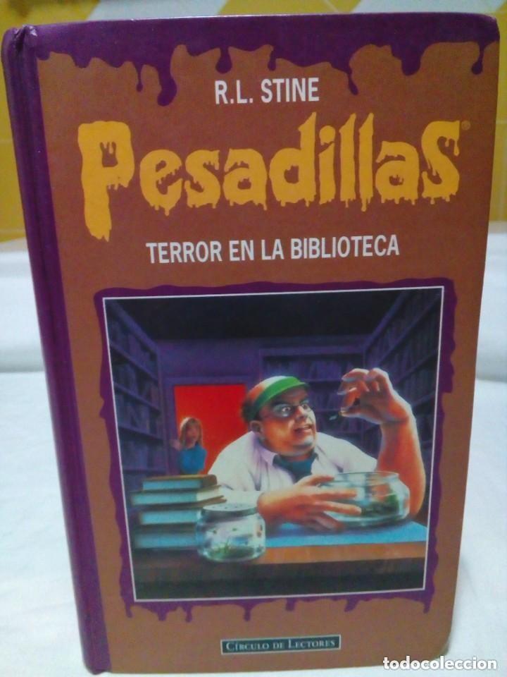 Livres d'occasion: PESADILLAS- R.L. STINE-TERROR EN LA BIBLIOTECA Y PANICO EN EL CAMPAMENTO 2 EN 1