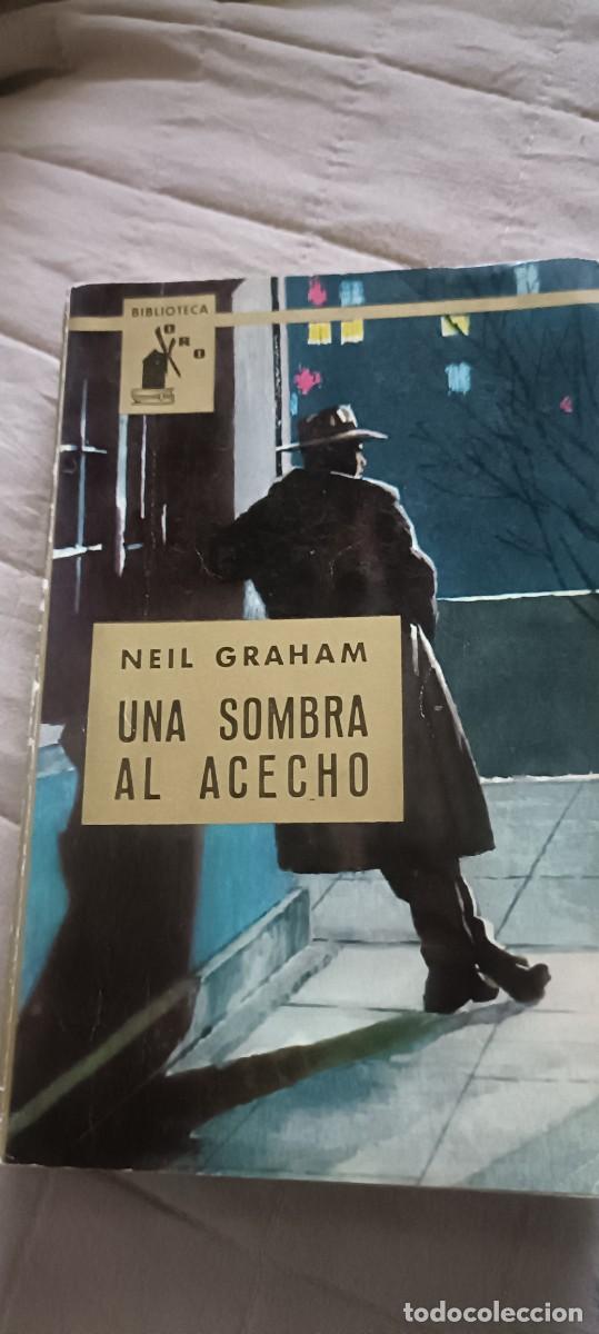 Libri di seconda mano: Una sombra al acecho.