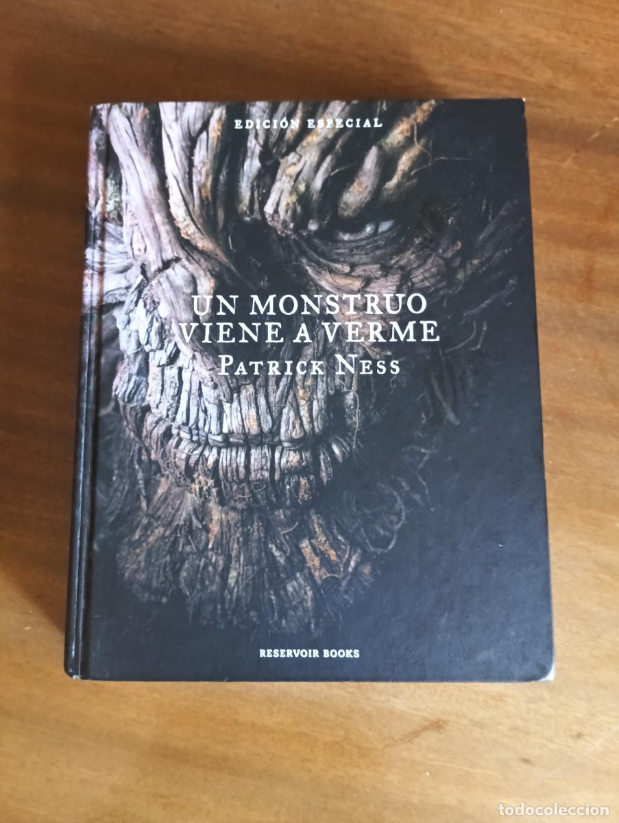 Libros de segunda mano: UN MONSTRUO VIENE A VERME - Patrick Ness - EDICI&Oacute;N ESPECIAL ILUSTRADA.