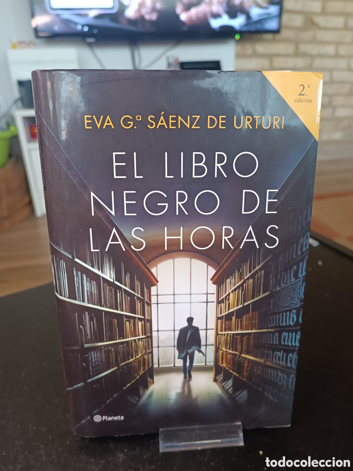 Libros de segunda mano: El libro negro de las horas Eva g S&aacute;enz de urturi planeta tapa dura 2022