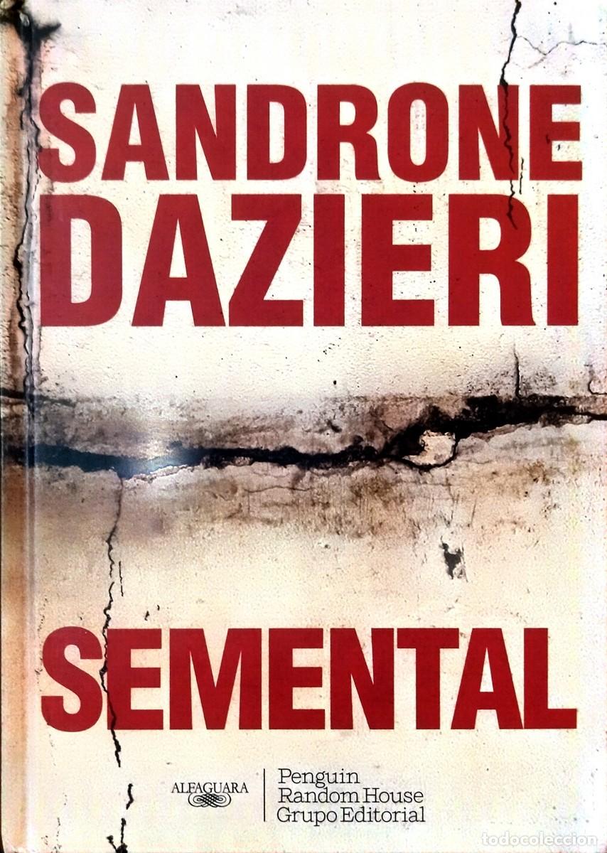 Libros de segunda mano: LIBRITO PRUEBA RARO EN TAPA DURA - NO EST&Aacute; SOLO (SEMENTAL) / Sandrone Dazieri. Alfaguara 2017. NUEVO