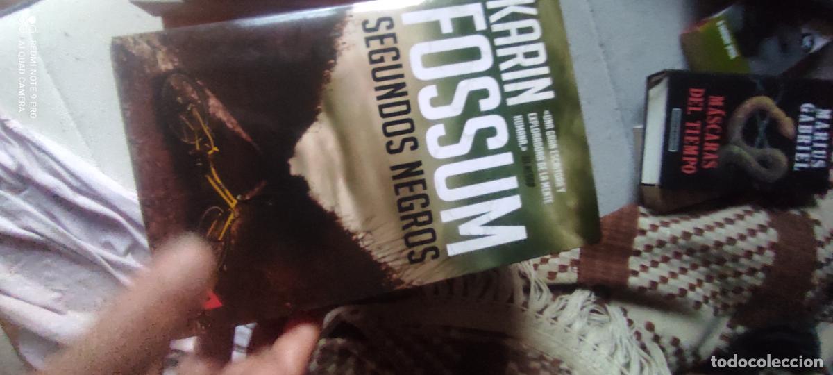 Libros de segunda mano: Segundos negros;Karin Fossum;