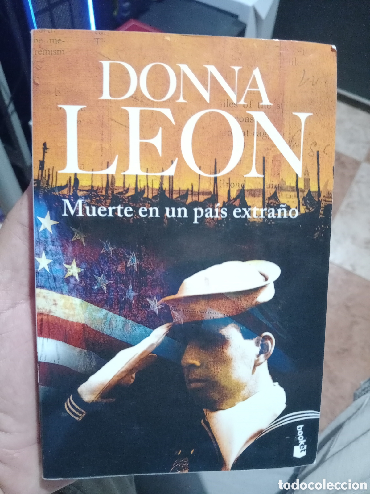 Libros de segunda mano: Muerte en un pa&iacute;s extra&ntilde;o Donna Le&oacute;n