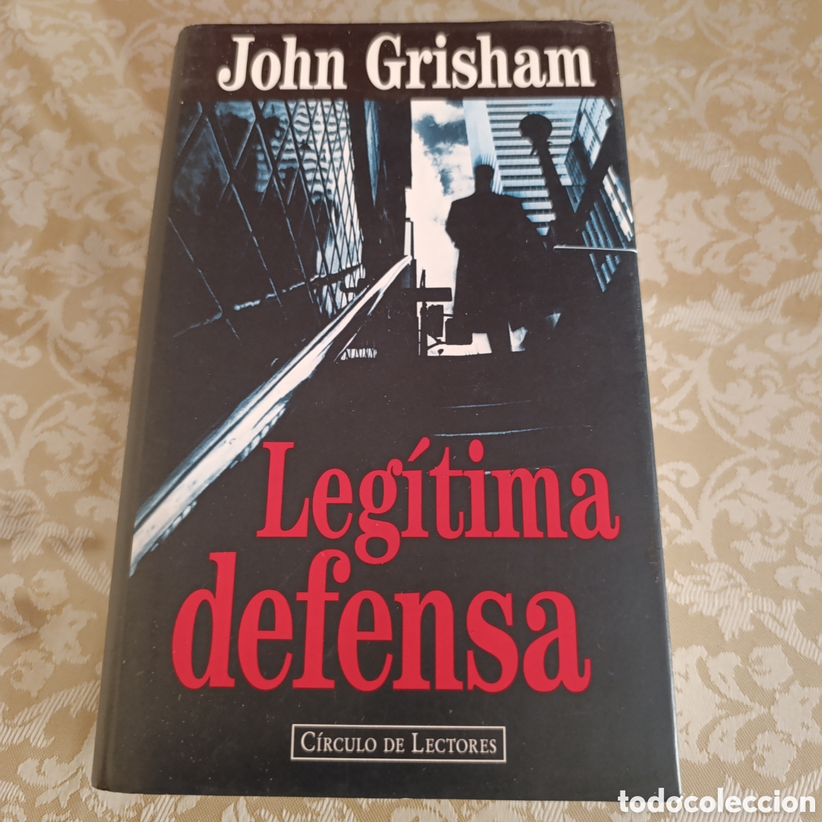 Libros de segunda mano: Thriller judicial &rdquo;Leg&iacute;tima defensa&rdquo; (t&iacute;tulo original: The Rainmaker) escrito por John Grisham.