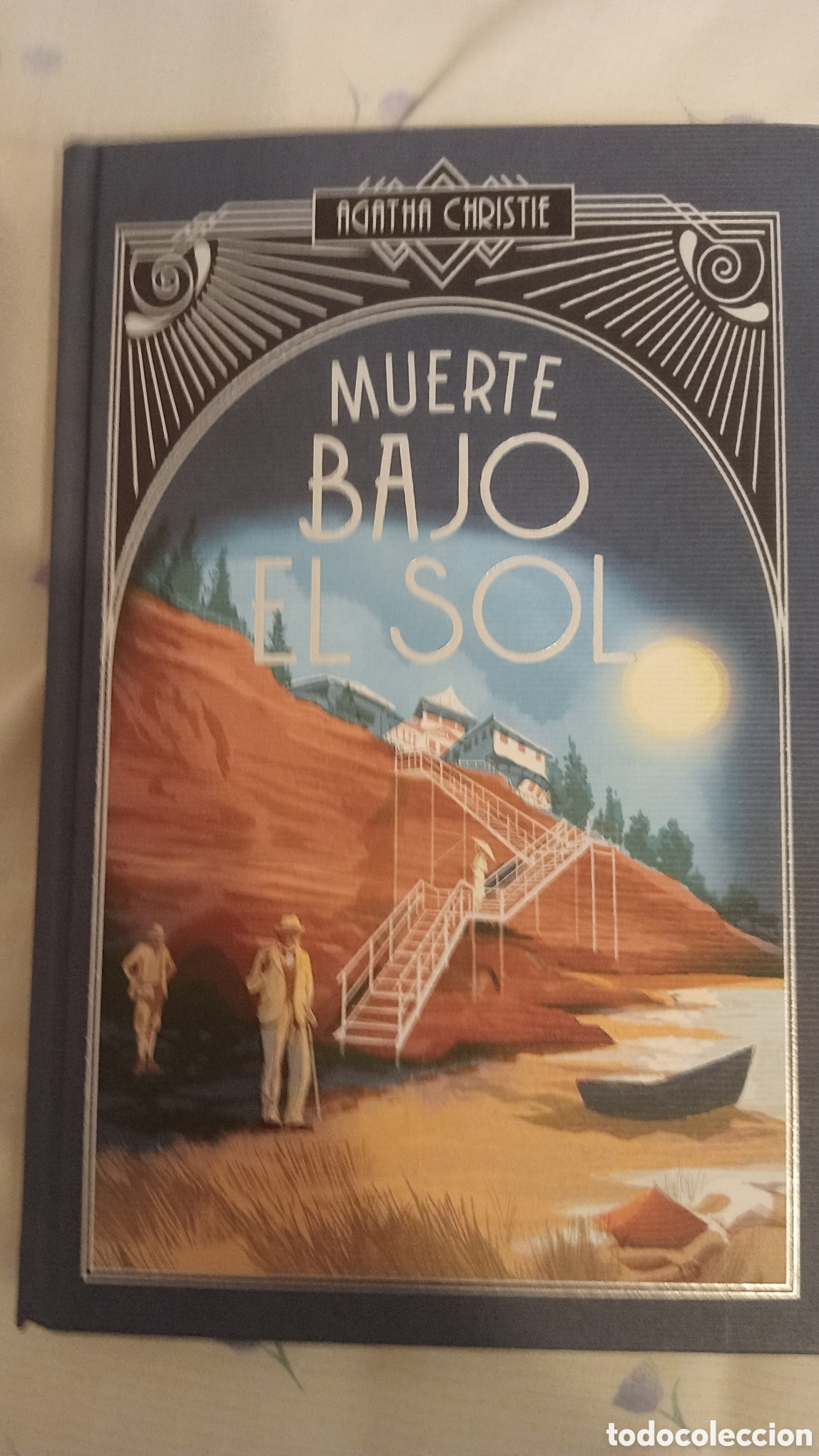 Libros de segunda mano: Muerte bajo el sol. Agatha Christie. NUEVO. SIN LEER