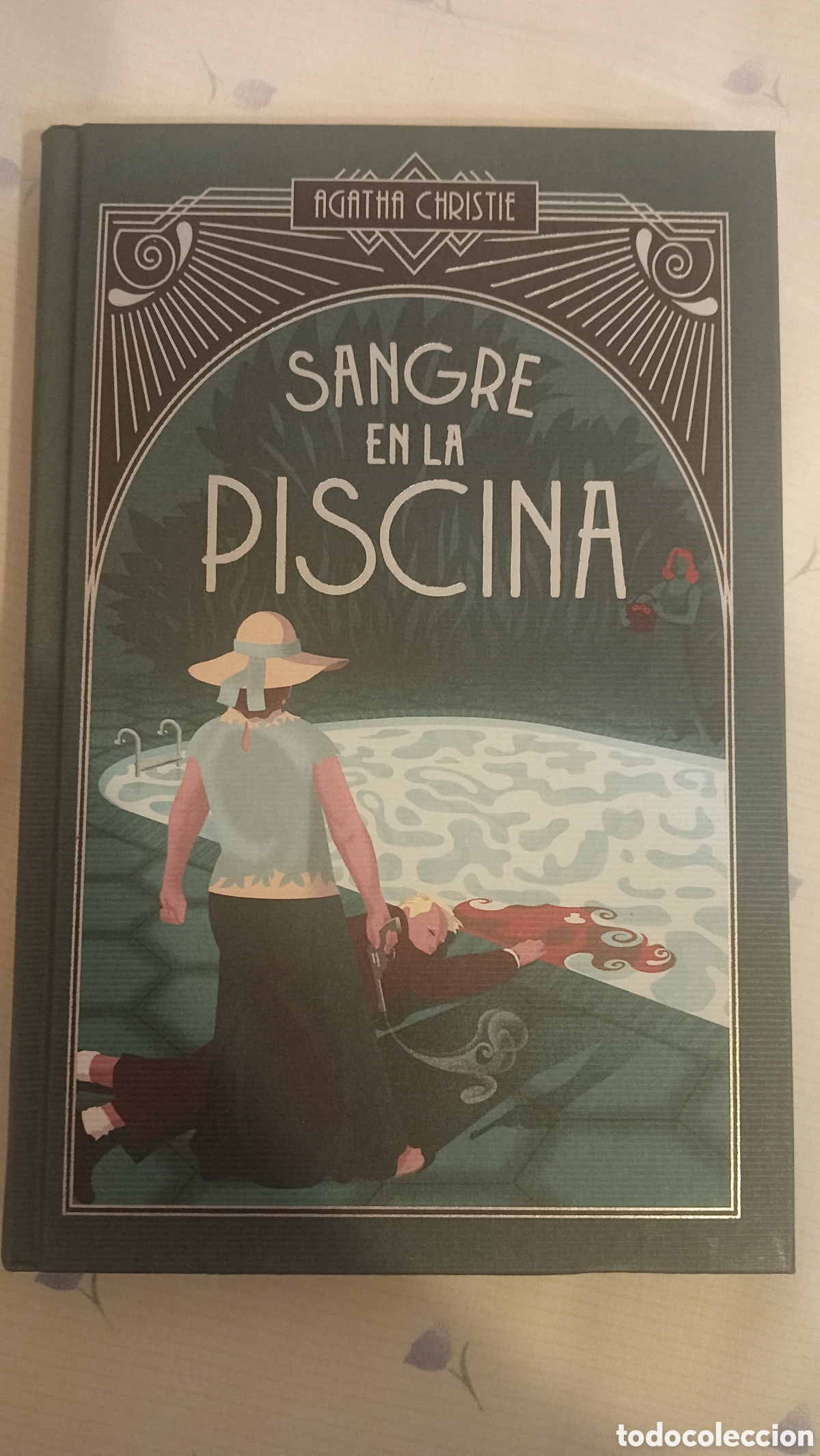 Libros de segunda mano: Sangre en la piscina. Agatha Christie. NUEVO. SIN LEER