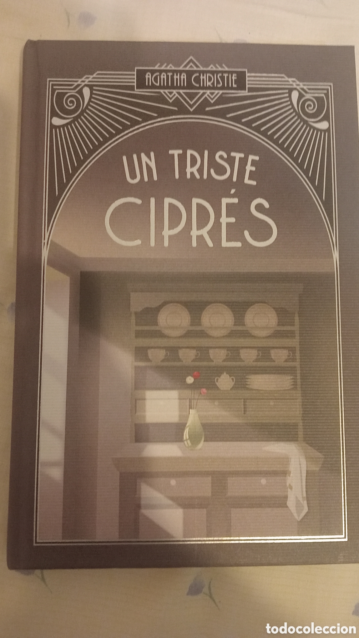 Libros de segunda mano: Un triste Cipr&eacute;s. Agatha Christie. NUEVO. SIN LEER.