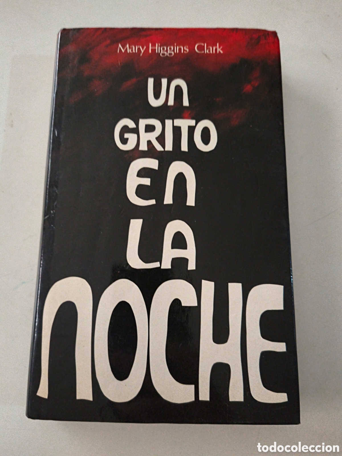 Livros em segunda m&atilde;o: Un grito en la noche. Mary Huggins Clark