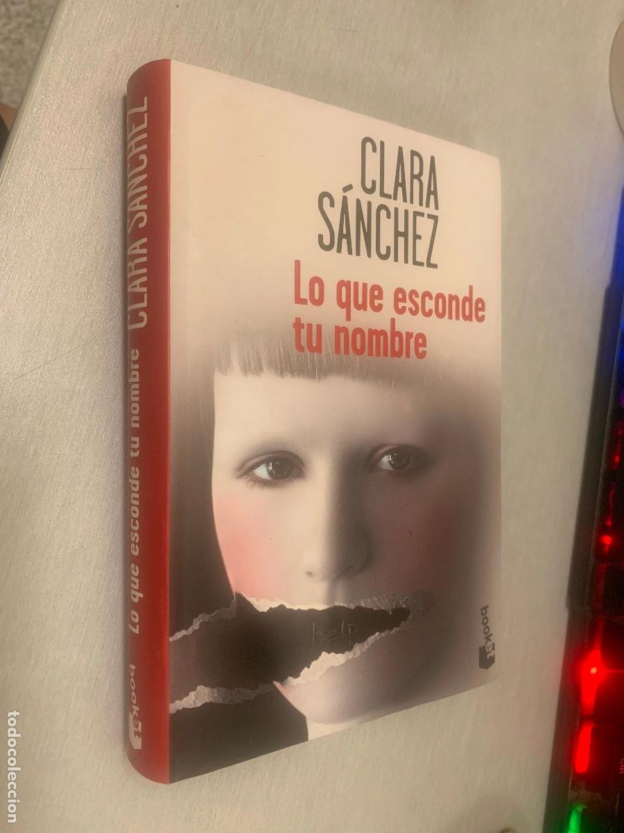 Libros de segunda mano: LO QUE ESCONDE TU NOMBRE / CLARA S&Aacute;NCHEZ / DESTINO BOOKET 2014