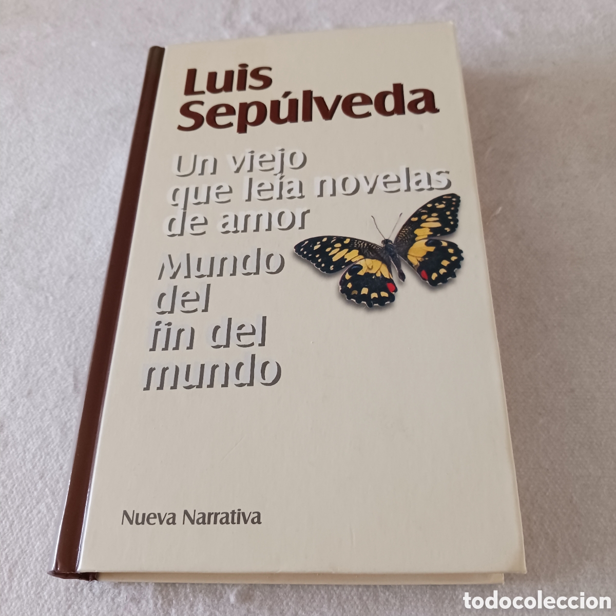 Libros de segunda mano: Un viejo que leia novelas de amor y Mundo del fin del mundo,de Luis Sepulveda