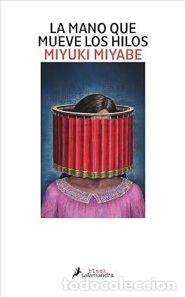 Libros de segunda mano: LA MANO QUE MUEVE LOS HILOS Miyuki Miyabe
