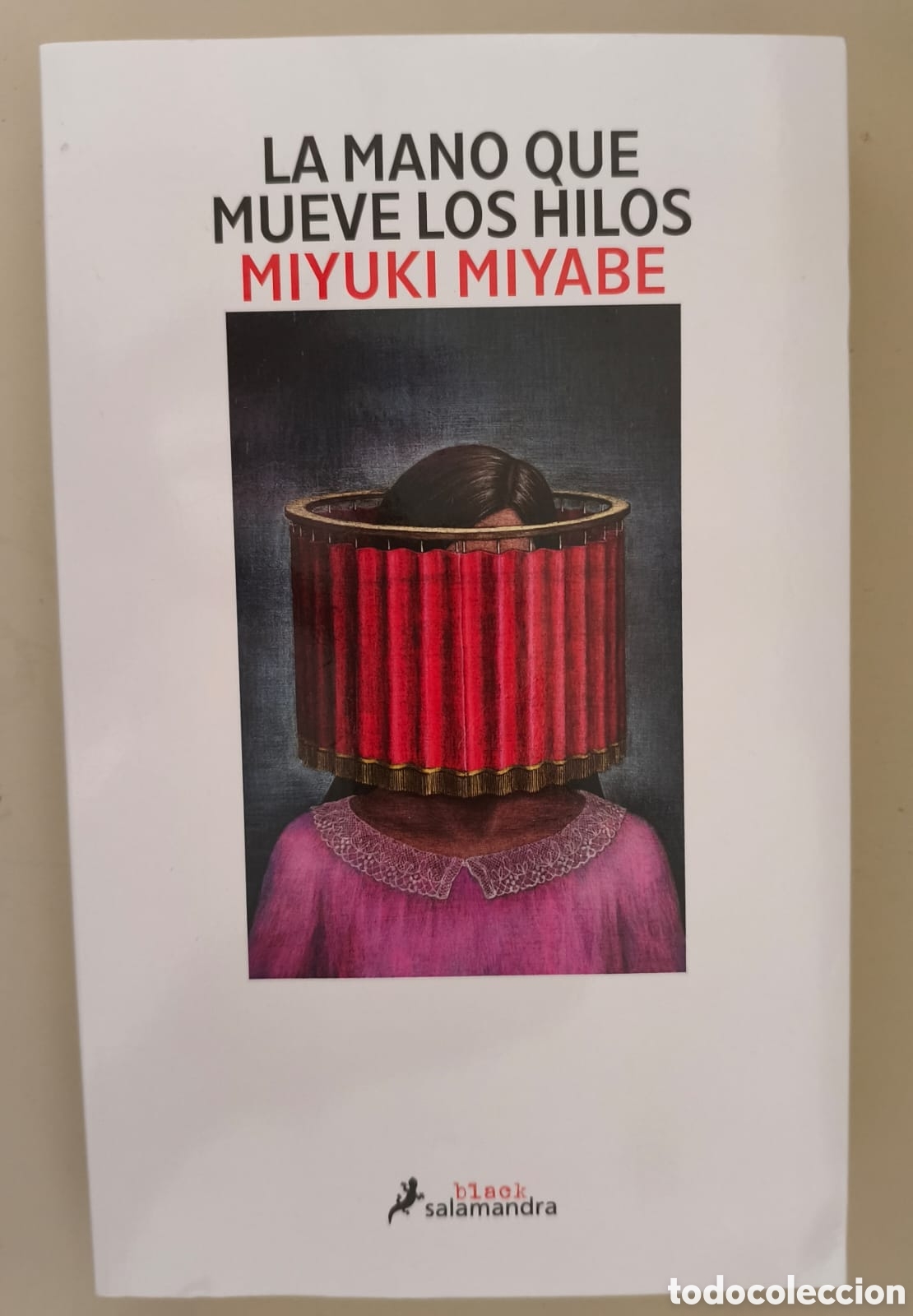 Libros de segunda mano: La mano que mueve los hilos, Miyuki Miyabe. Ed. Salamandra 9791387640934