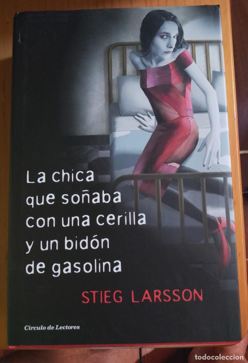 Libros de segunda mano: LA CHICA QUE SO&Ntilde;ABA CON UNA CERILLA Y UN BID&Oacute;N DE GASOLINA - STIEG LARSSON
