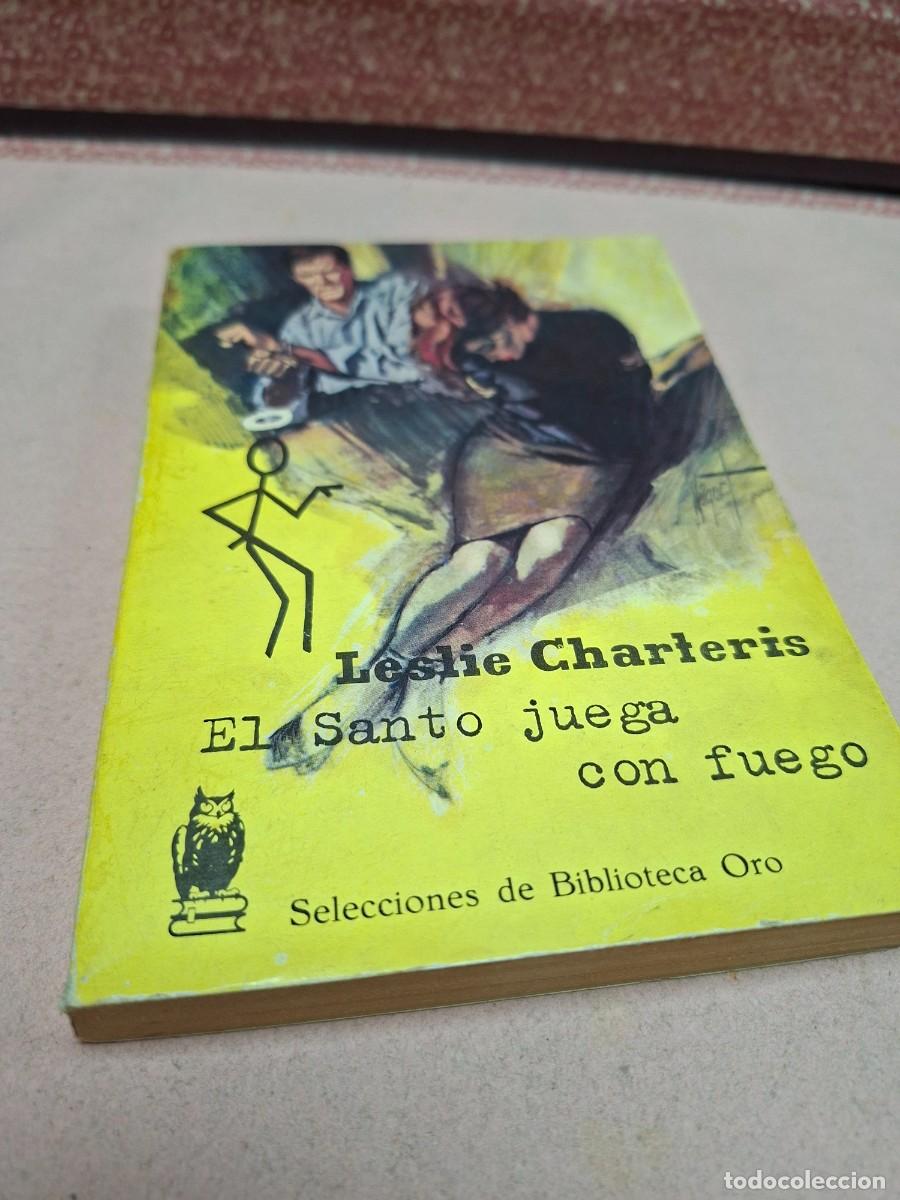 Libros de segunda mano: NOVELA POLICIACA MISTERIO TERROR EL SANTO JUEGA CON FUEGO BIBLIOTECA DE ORO 226 1965