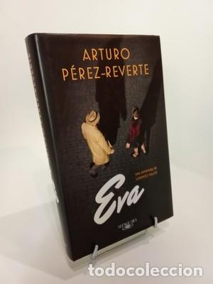 Libros de segunda mano: Arturo P&eacute;rez-Reverte. Eva (Serie Falc&oacute;)