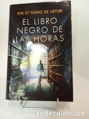 Libros de segunda mano: Eva Garc&iacute;a S&aacute;enz de Urturi. El libro negro de las horas