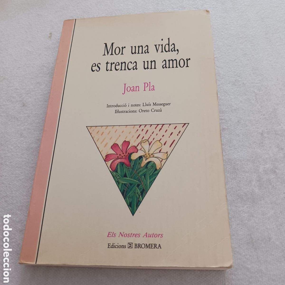 Libros de segunda mano: Mor una vida,es trenca un amor de Joan Pla