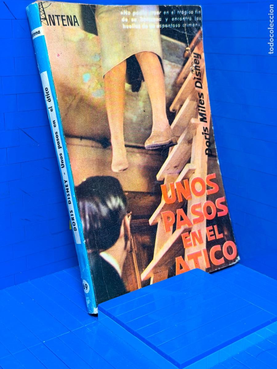 Libros de segunda mano: UNOS PASOS EN EL ATICO - DORIS MILES DISNEY. EDICIONES CIT