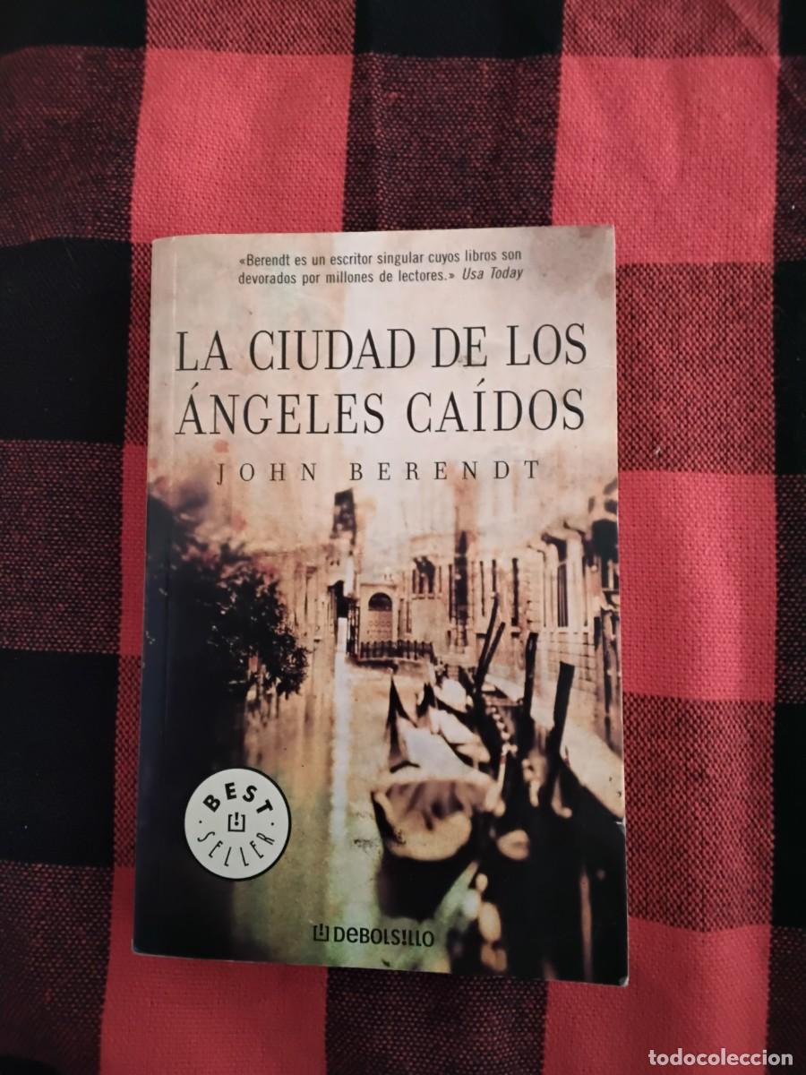 Libros de segunda mano: LA CIUDAD DE LOS &Aacute;NGELES CA&Iacute;DOS. JOHN BERENDT. BEST SELLER DE BOLSILLO. CRUZ RODR&Iacute;GUEZ JUIZ. 2006