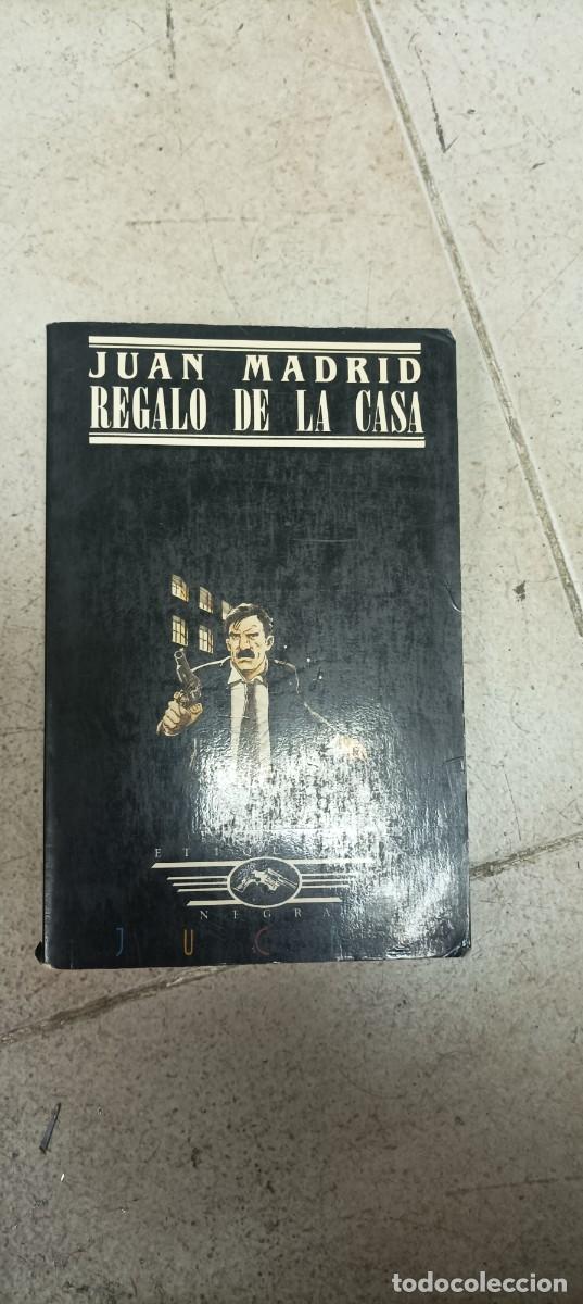 Libros de segunda mano: REGALO DE LA CASA DE JUAN MADRID COL.ETIQUETA NEGRA EDIT. JUCAR