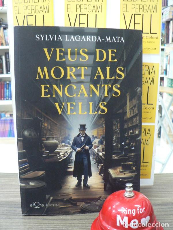 Libros de segunda mano: Veus de Mort Als Encants Vells: Premi Santa Eul&agrave;lia 2024 - Sylvia Lagarda Mata - Comanegra - Narrati