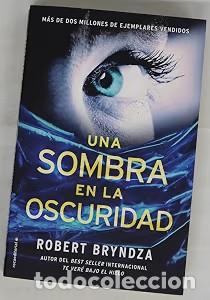 Libros de segunda mano: Una Sombra en la Oscuridad - Robert Bryndza - Roca Editorial - Criminal