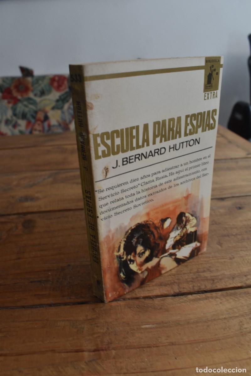 Libros de segunda mano: ESCUELA PARA ESPIAS. J. Bernard Hutton. Molino 1965. Biblioteca Oro N&ordm; 533 Extra