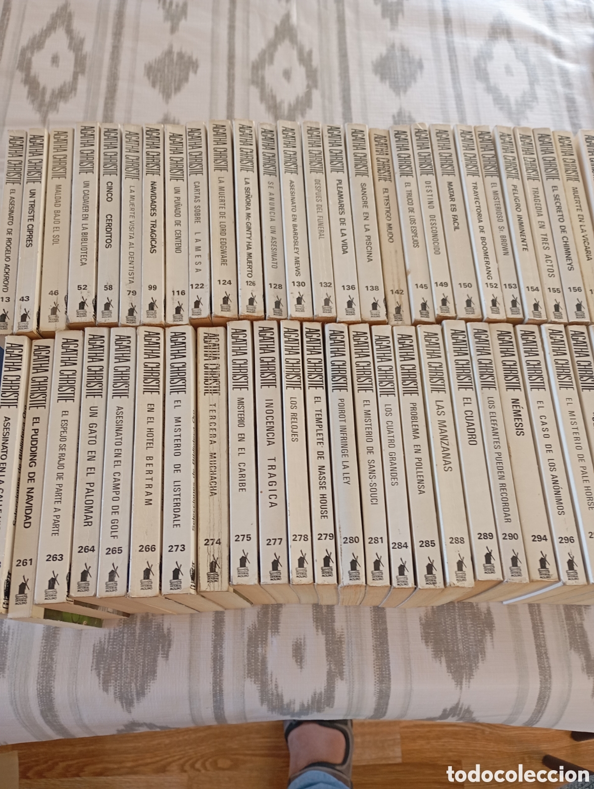 Libros de segunda mano: Agatha Christie. Lote de 51 libros . Editorial Molino. Ver fotos y Numeros. Muy buen estado.