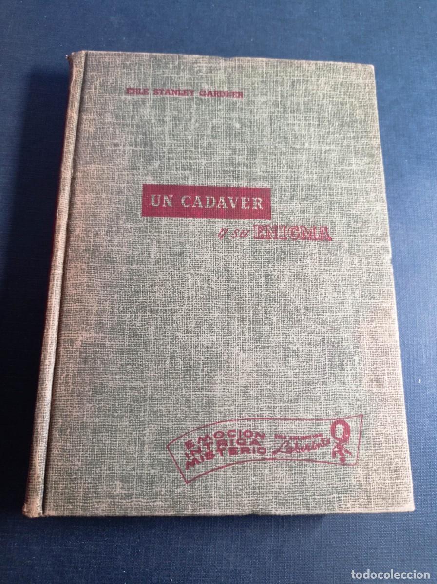 Libros de segunda mano: UN CADAVER Y SU ENIGMA. ERLE STANLEY GARDNER. JOS&Eacute; VILLALBA. NOVELAS LABERINTO. CUMBRE, 1953, M&Eacute;XICO