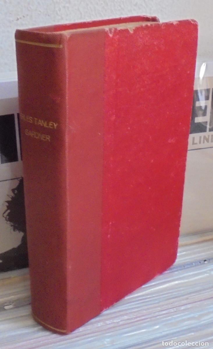 Libros de segunda mano: El caso de la rubia del ojo amoratado / El caso del reloj enterrado. Erle Stanley Gardner