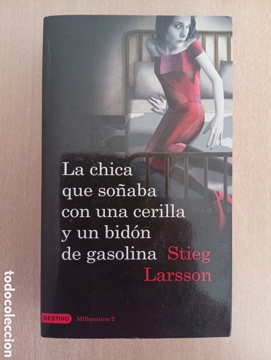 Libros de segunda mano: LA CHICA QUE SO&Ntilde;ABA CON UNA CERILLA Y UN BID&Oacute;N DE GASOLINA. Stieg Larsson