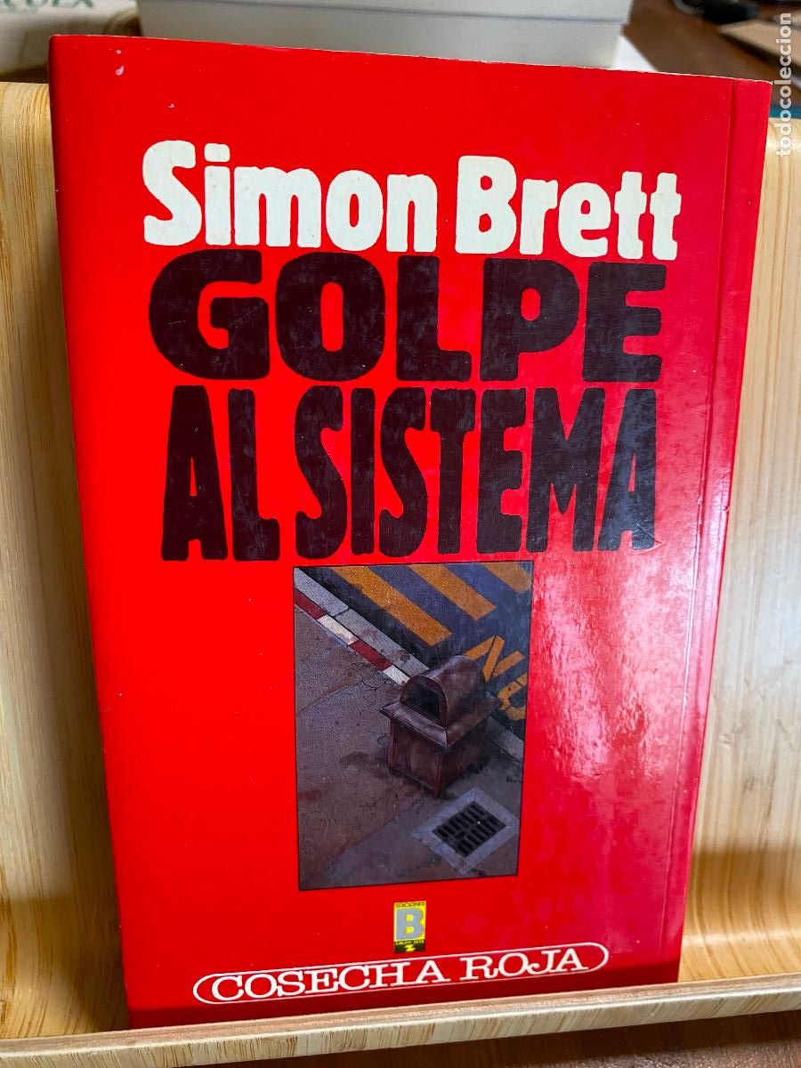 Libros de segunda mano: GOLPE AL SISTEMA. SIMON BRETT. EDICIONES B. COSECHA ROJA N&ordm; 27