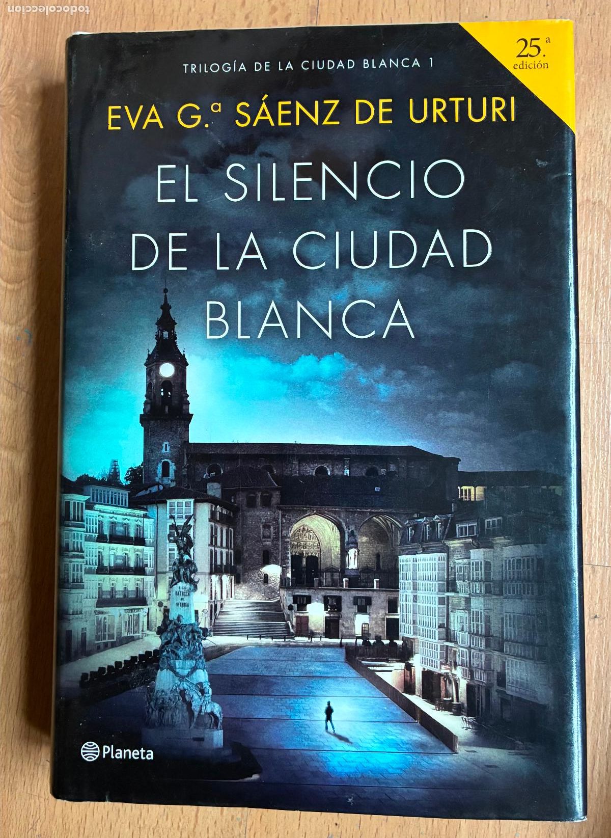 Libros de segunda mano: EL SILENCIO DE LA CIUDAD BLANCA, Eva Saenz de Urturi