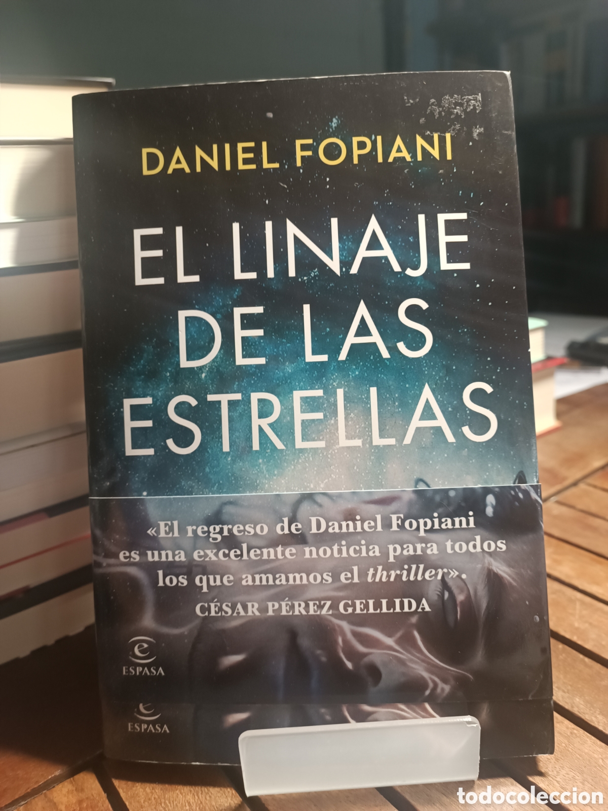 Gebrauchte B&uuml;cher: El linaje de las estrellas Daniel fopiani Espasa thriller 2024 primera edici&oacute;n