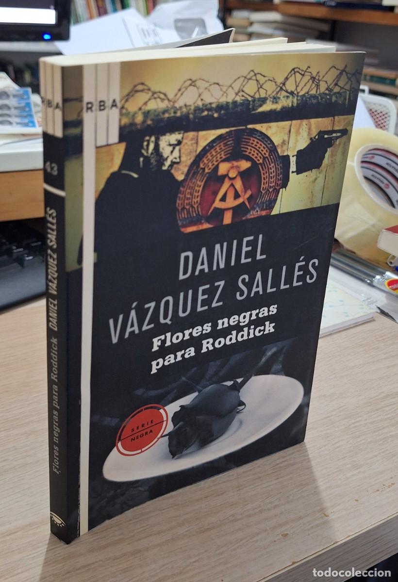 Libros de segunda mano: FLORES NEGRAS PARA RODDICK - V&Aacute;ZQUEZ SALL&Eacute;S, D.