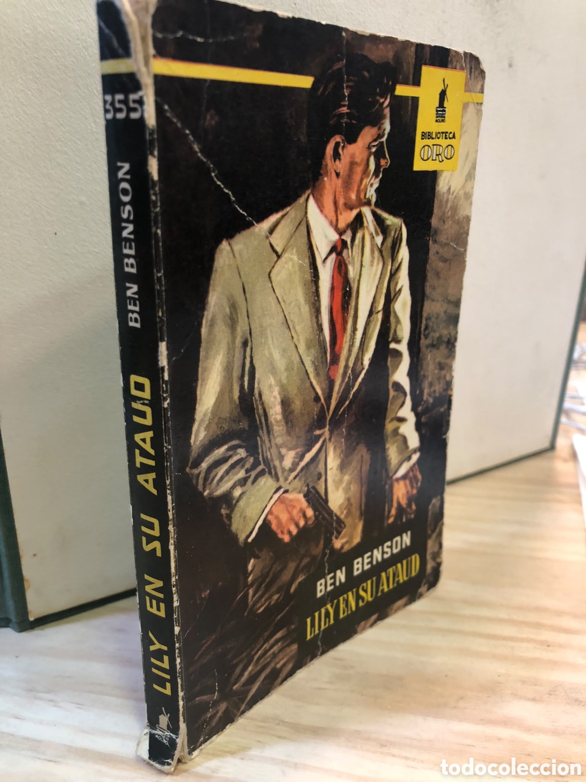 Second hand books: Lily en su ata&uacute;d - Ben Benson