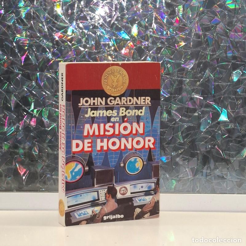 Libri di seconda mano: James Bond en Misi&oacute;n de Honor - John Gardner - Editorial Grijalbo