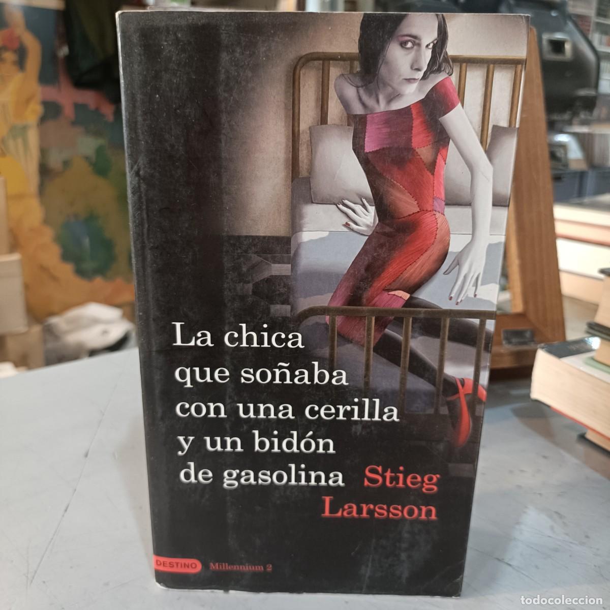 Libros de segunda mano: La chica que so&ntilde;aba con una cerilla y un bid&oacute;n de gasolina - Stieg Larsson - Millenium 2 - Destino